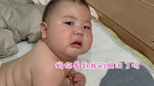 宝宝吃奶的视频,萌态十足，满满爱意
